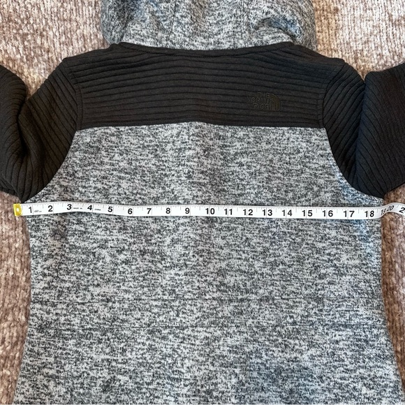 The North Face Women’s Indi Hooded Parka Jacket - Picture 13 of 16